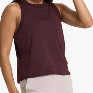 Vuori Energy Tank in Ruby Heather
